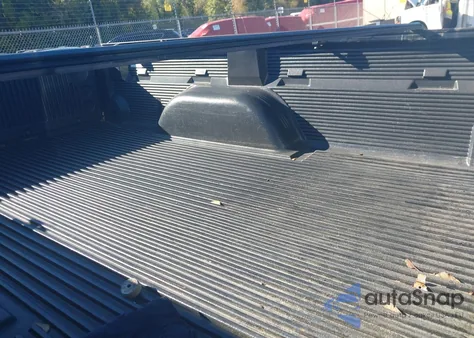 2000 Chevrolet Silverado 1500 Ls z USA, uszkodzony, nr VIN 1GCEK14T2YE137496